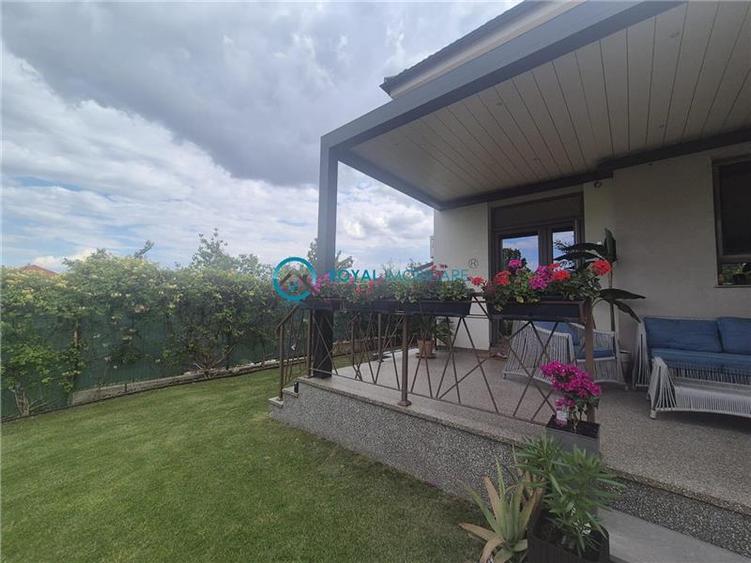 Duplex cu 5 camere cu Piscina în Păulești