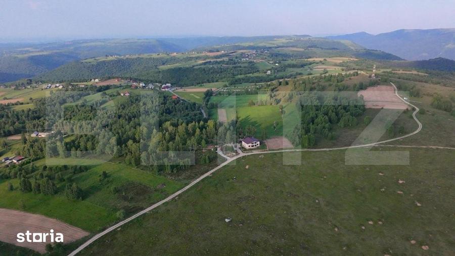 Casă cu 10 camere cu Teren 3462 Mp în Mărișel