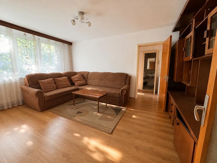Apartament cu 3 camere semidecomandat în Drumul Taberei