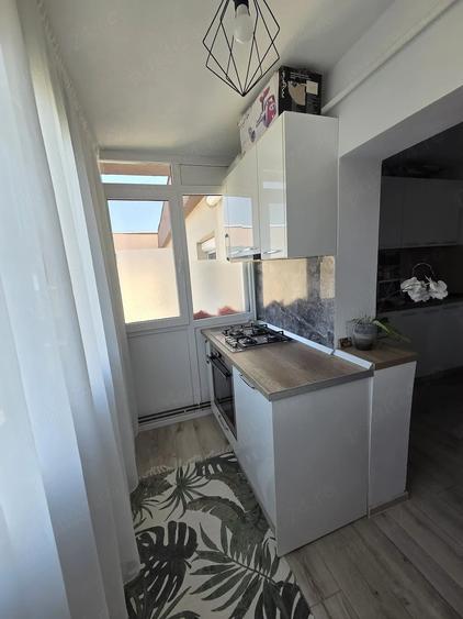 Apartament cu 3 camere decomandat în Ostroveni