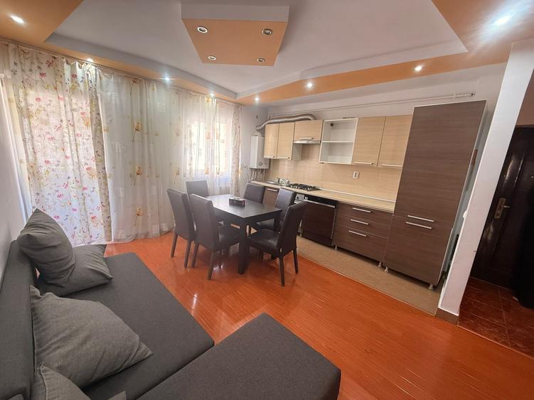 Apartament cu 3 camere semidecomandat în Florești