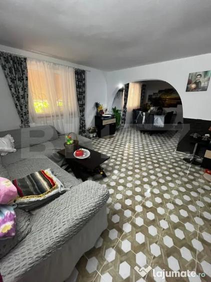 Casă cu 4 camere cu Teren 1150 Mp în Central