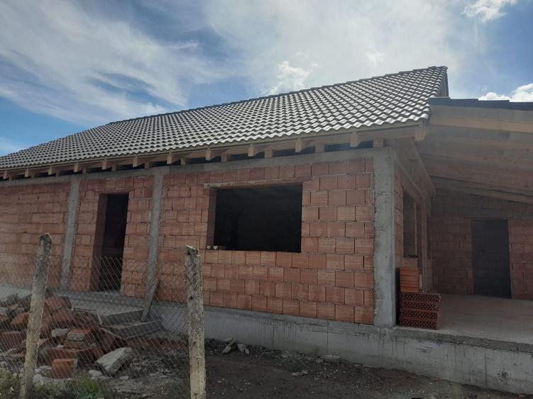 Casă individuală cu 1 camere cu Canalizare în Biharia