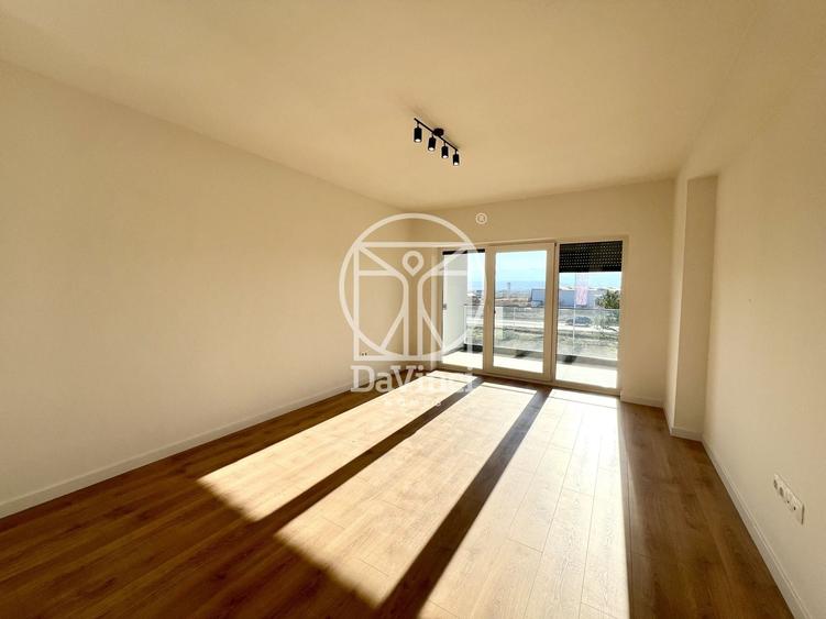 Apartament cu 3 camere semidecomandat în Exterior Vest
