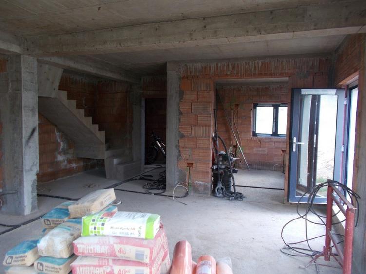 Duplex cu 4 camere cu Teren 242 Mp în Sânandrei