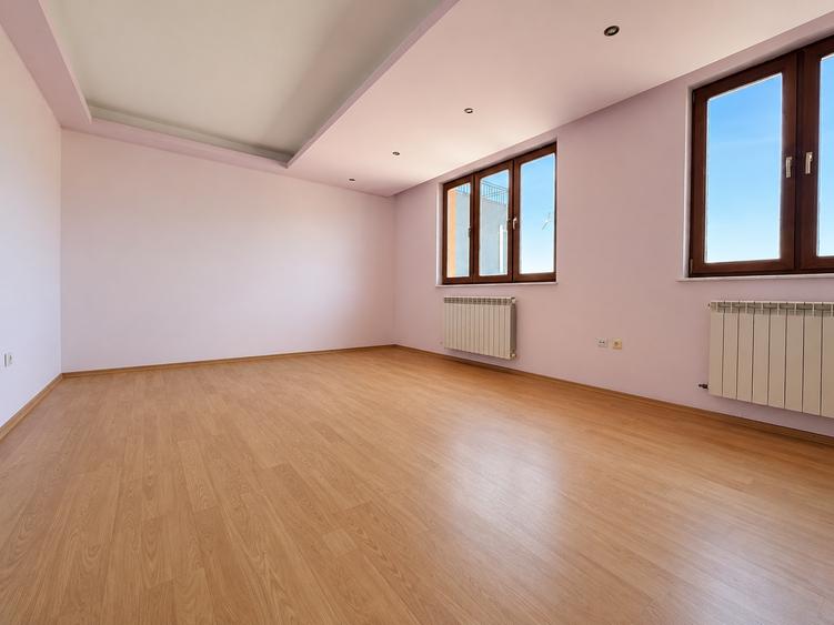 Apartament cu 3 camere decomandat, mobilat în Faleza Nord