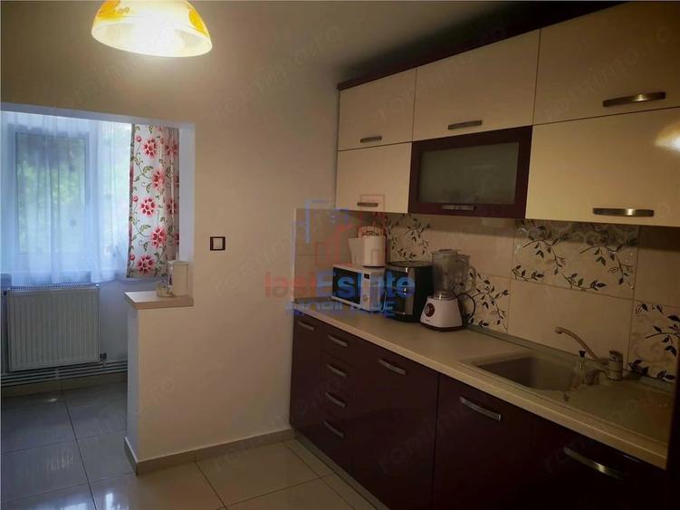 Apartament cu 4 camere decomandat în Filiași