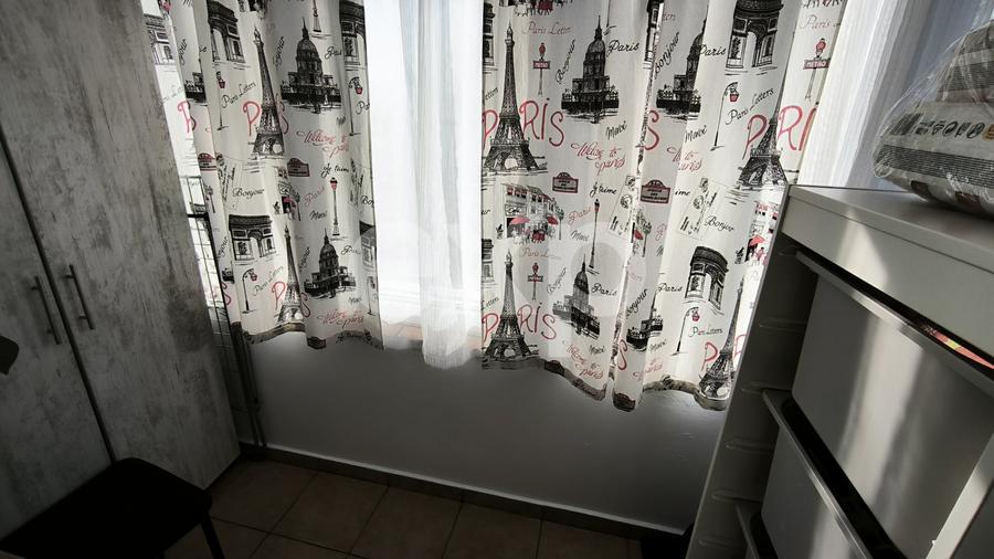 Apartament cu 2 camere semidecomandat, mobilat în Trivale