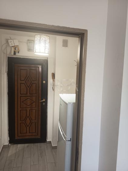 Apartament cu 2 camere semidecomandat, mobilat în Berceni