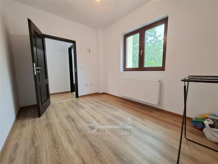 Apartament cu 3 camere decomandat, mobilat în Cug