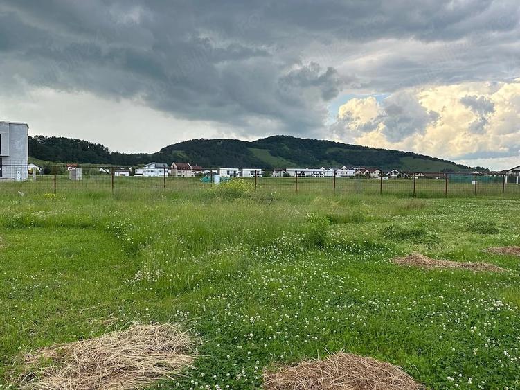 Teren de 620 mp, în Sânpetru
