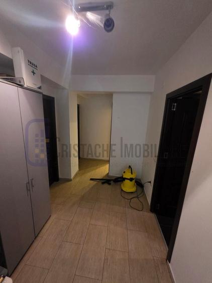 Apartament cu 5 camere decomandat în Basarabia