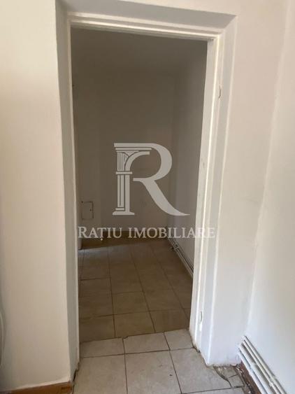 Casă individuală cu 4 camere cu Canalizare în Spitalul Județean