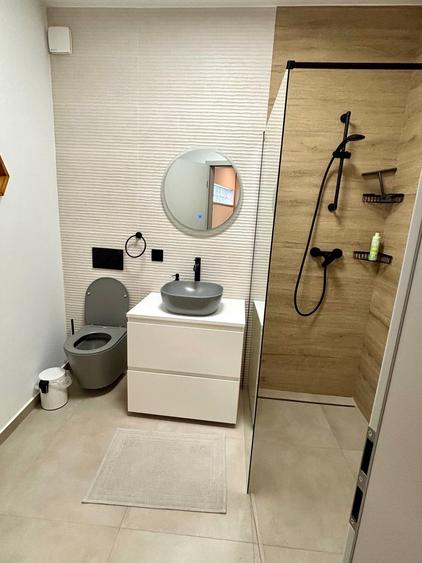 Apartament cu 3 camere decomandat în P-ța Romană