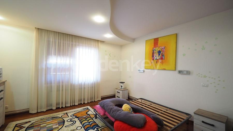 Vila cu 9 camere, 5 bai | D+P+1+M | 416mp teren - 17
