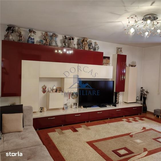 Casă cu 9 camere cu Teren 741 Mp în Central