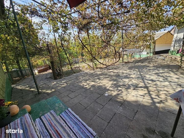 Casă cu 4 camere cu Teren 1100 Mp în Muntenii de Jos