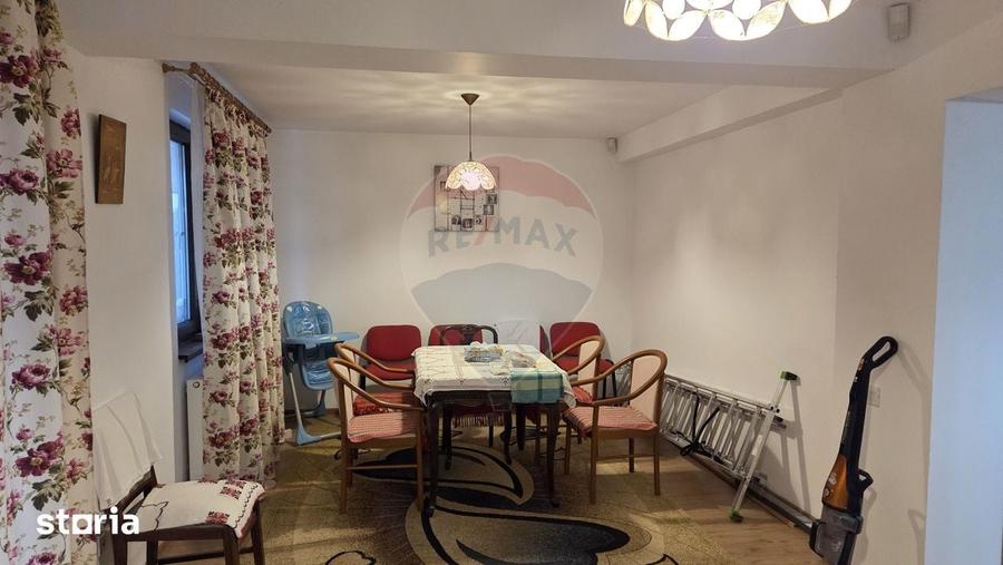 Casă cu 5 camere cu Teren 600 Mp în Tărtășești