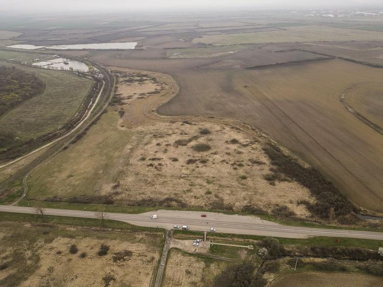 Teren agricol extravilan de 8600 mp, în Central
