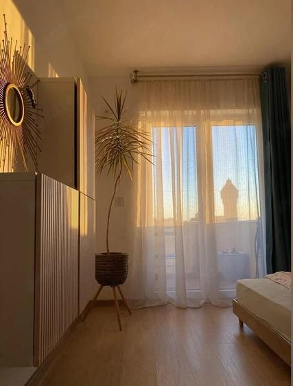 Apartament cu 4 camere semidecomandat în Telegrafului