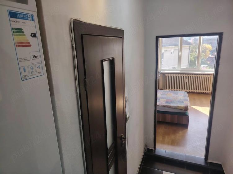 Garsonieră decomandată în Central