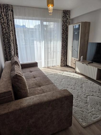 Apartament cu 2 camere decomandat în Tractorul