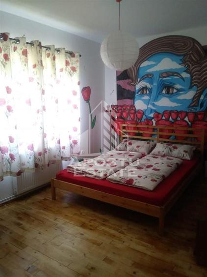 Casă individuală cu 8 camere cu Canalizare în Eșelnița