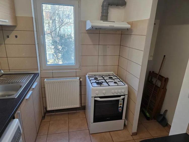 Apartament cu 2 camere semidecomandat, mobilat în Podul de Piatră
