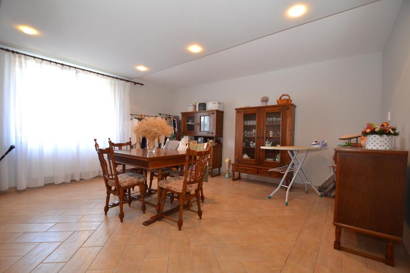 Casă individuală cu 5 camere cu Piscina în Becicherecu Mic