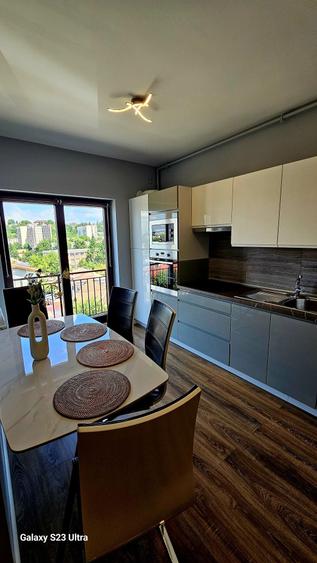 Apartament cu 3 camere decomandat în Tudor