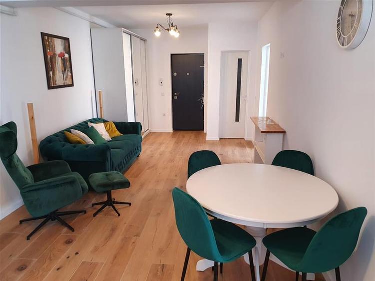 Apartament cu 3 camere semidecomandat, mobilat în Șelimbăr