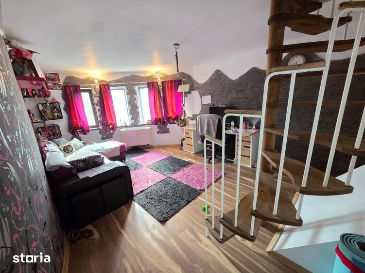 Casă cu 8 camere cu Teren 660 Mp în Micro 2