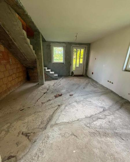 Casă cu 4 camere cu Teren 546 Mp în Satu Nou de Jos