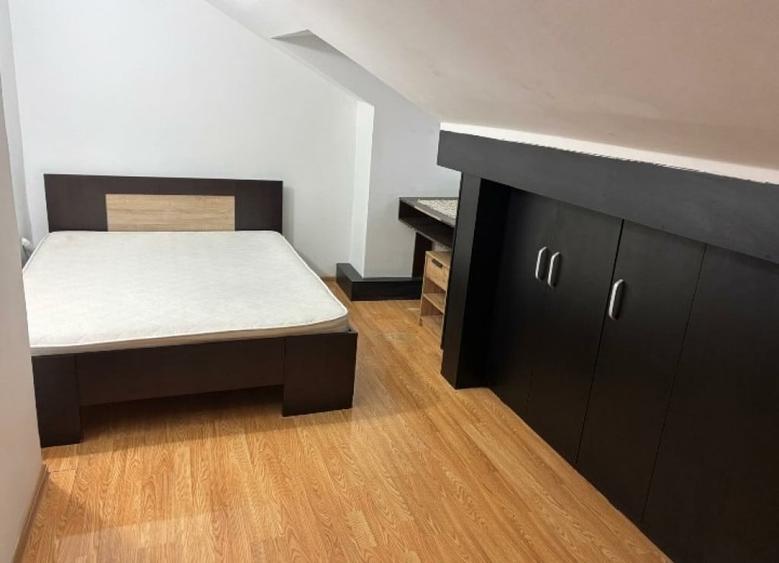 Apartament Cu 3 Camere Decomandate Zona Obcini - Intrare - 11