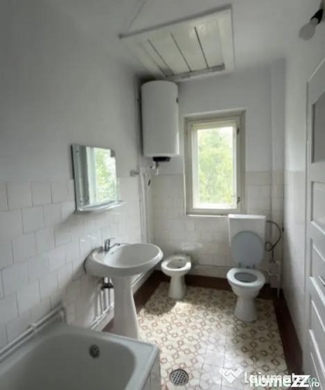 Casă cu 3 camere cu Teren 2200 Mp în Central
