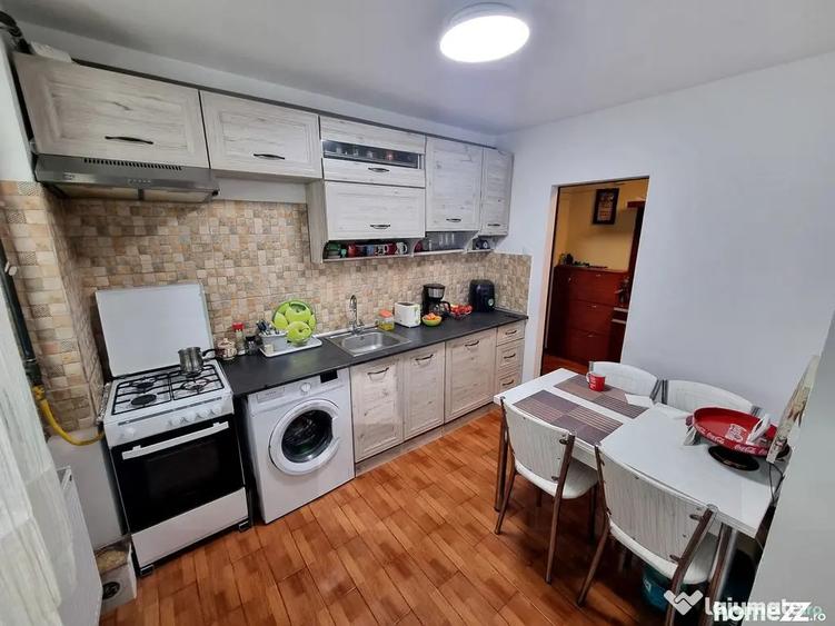 Apartament cu 3 camere semidecomandat în Peninsula
