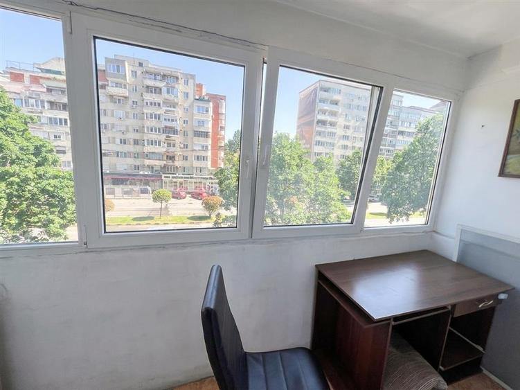 Apartament cu 3 camere decomandat în Dacia