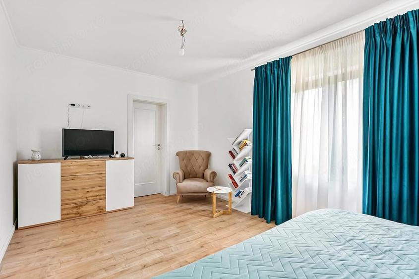 Casă cu 6 camere cu Teren 1000 Mp în Sadu