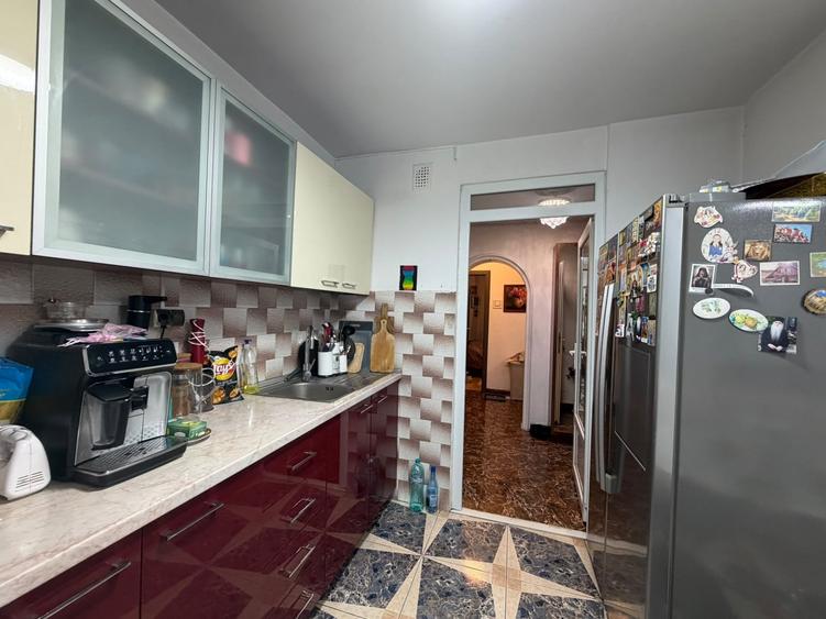 Apartament cu 3 camere decomandat, mobilat în Sebastian