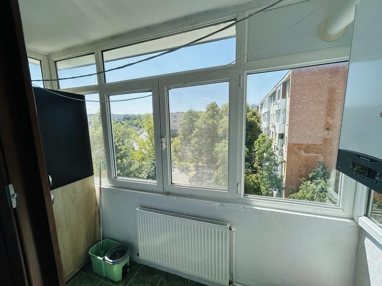 Apartament cu 2 camere semidecomandat în Craiovei