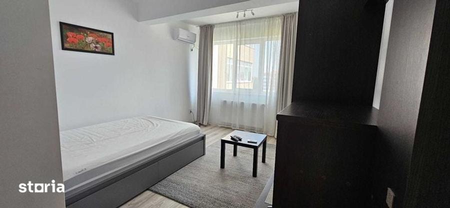 Garsonieră în Vest