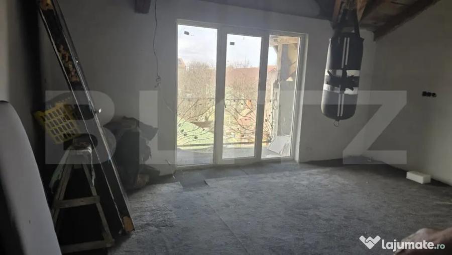 Casă cu 5 camere cu Teren 494 Mp în Unio