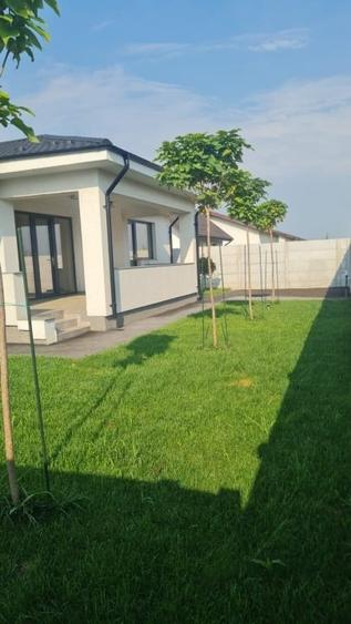 Casă individuală cu 4 camere cu Canalizare în Domnești