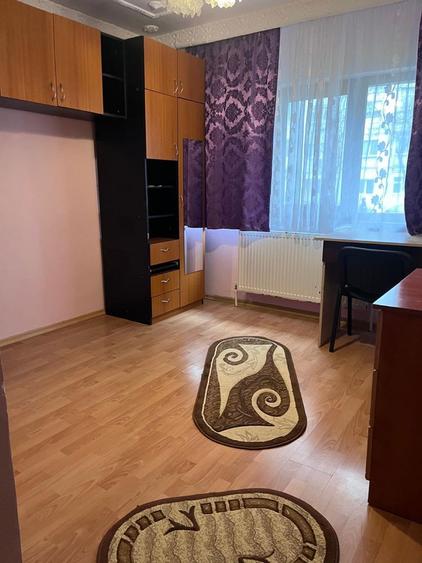 Apartament cu 3 camere decomandat în Siderurgiștilor