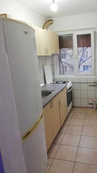 Apartament cu 3 camere semidecomandat în Dacia