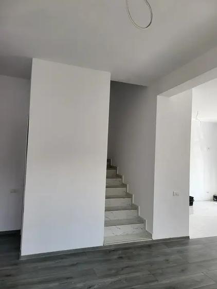 Casă cu 4 camere cu Canalizare în Corbeanca