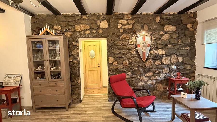 Apartament cu 3 camere, mobilat în Castelul Peleș