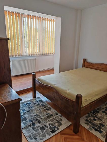 Apartament cu 3 camere decomandat în Tudor