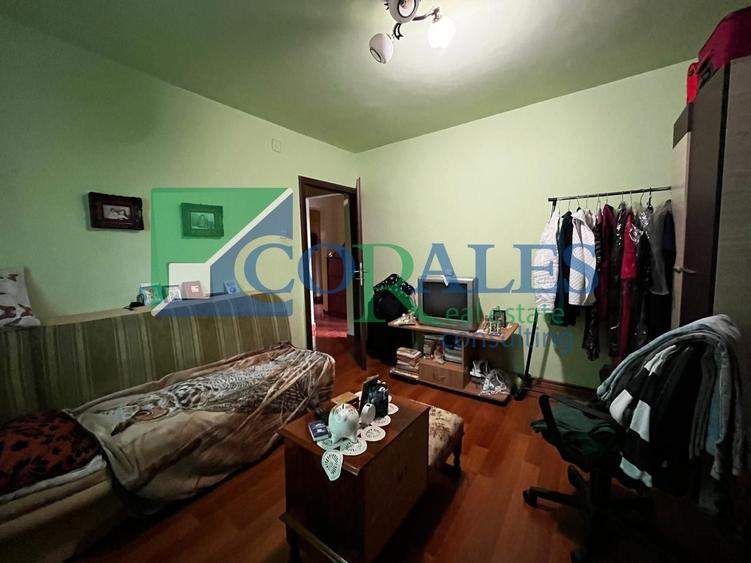 Apartament cu 3 camere decomandat, mobilat în Aradului