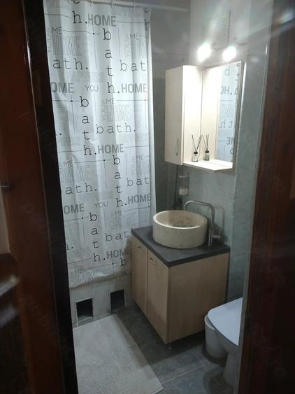 Apartament cu 3 camere decomandat în Girocului